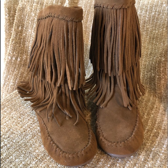 minnetonka suede fringe boots